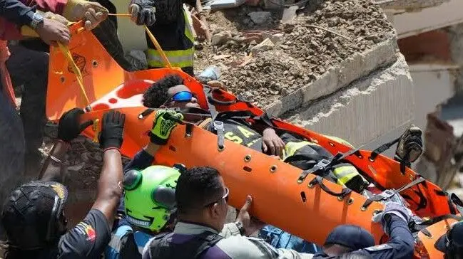 نجات معجزه‌آسای پسر ۱۱ ساله پس از ۳ روز از زیر آوار زلزله ونزوئلا 