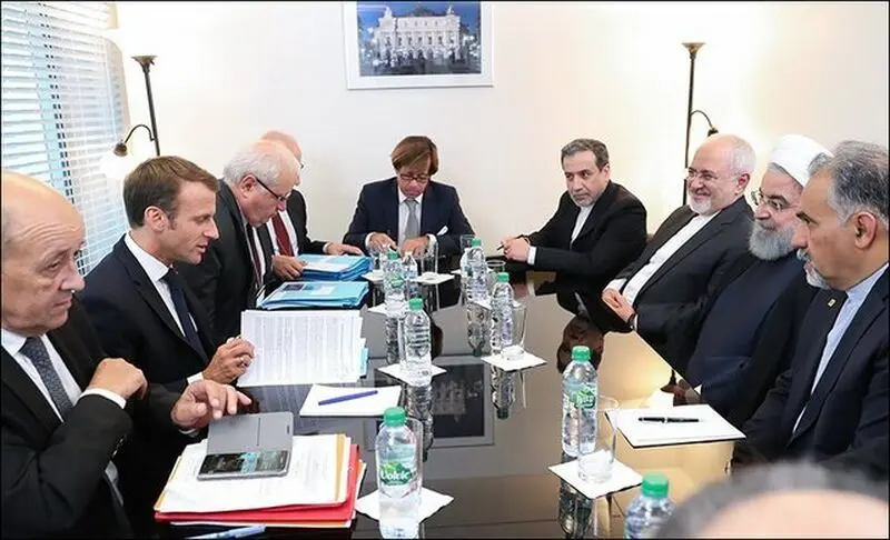 روحانی مکرون