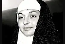 گوگوش در ۲۶ سالگی و در سفر حج
