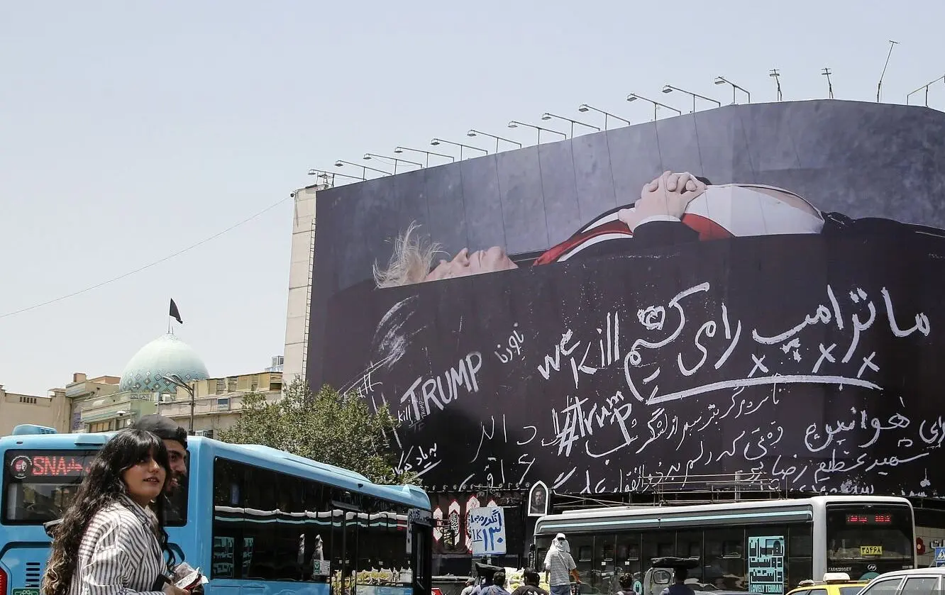 گزارش رسانه خارجی از ترامپ در تابوت در میدان انقلاب