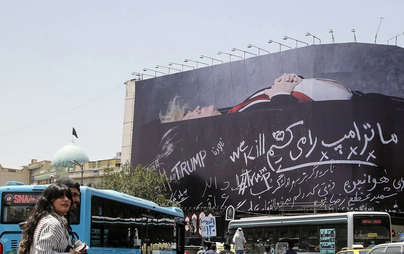 گزارش رسانه خارجی از ترامپ در تابوت در میدان انقلاب