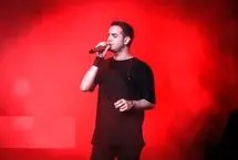  واکنش محسن یگانه به نشان دادن پرچم بحرین در کنسرتش
