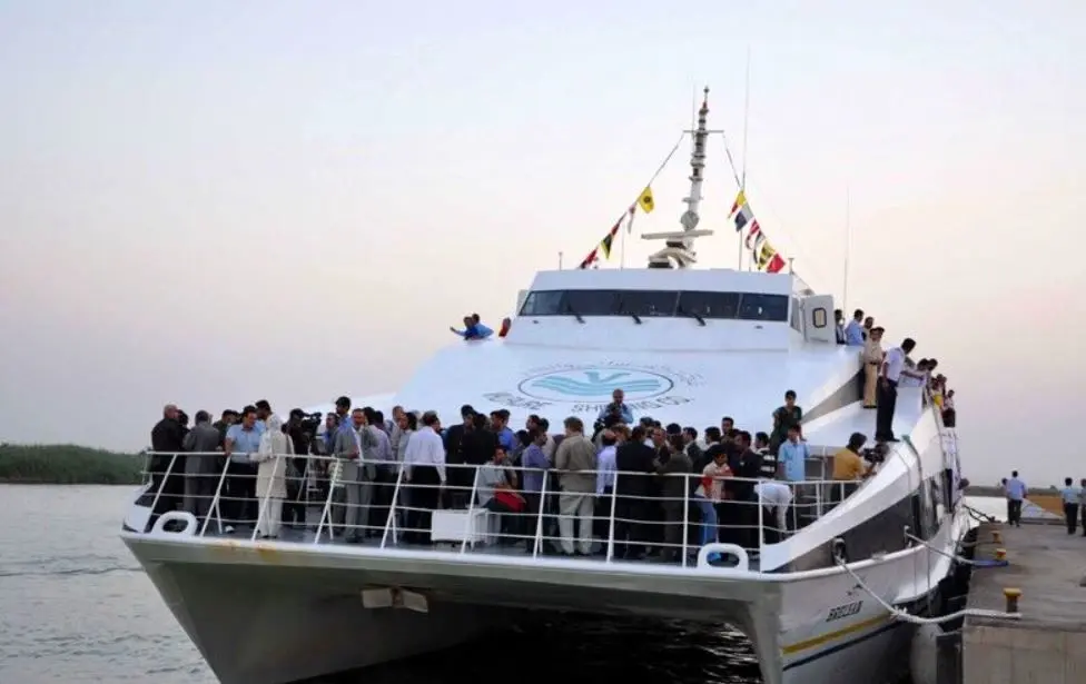 اولین کشتی حامل زائران اربعین عازم عراق شد
