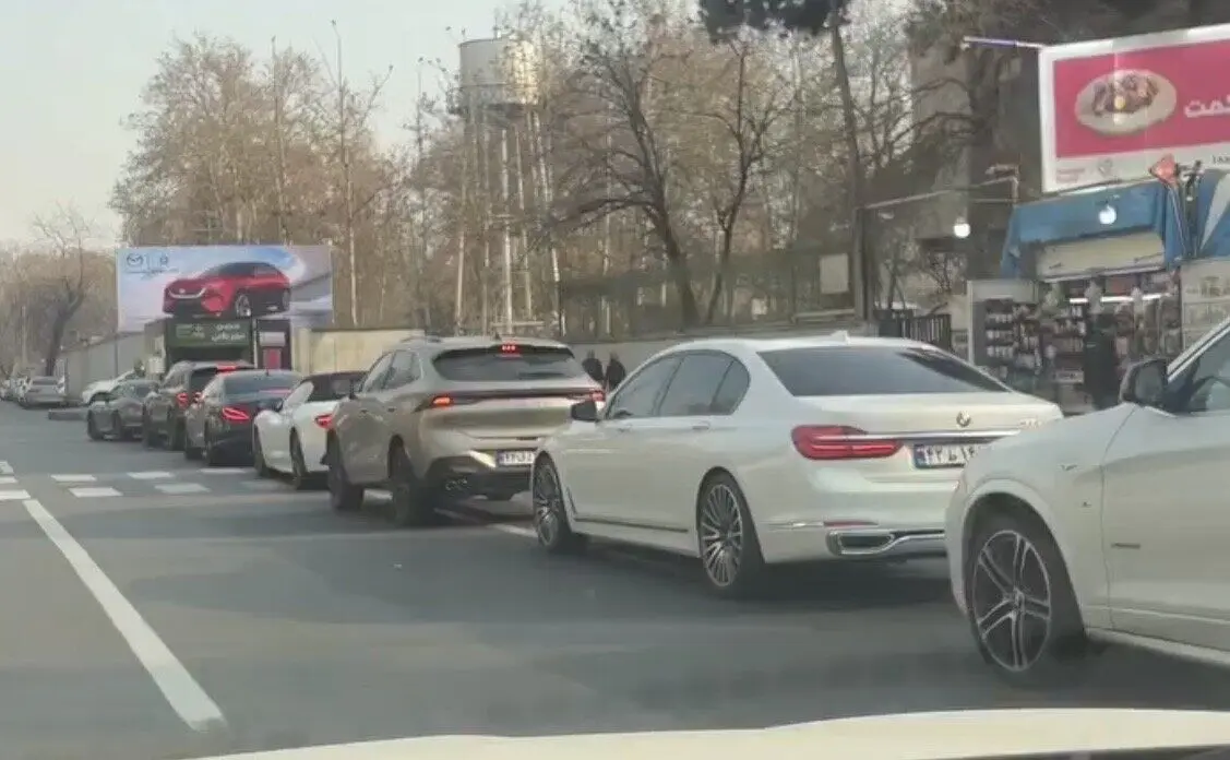 سخنگوی صنف جایگاه‌های سوخت: مردم از ذخیره‌سازی بنزین خودداری کنند