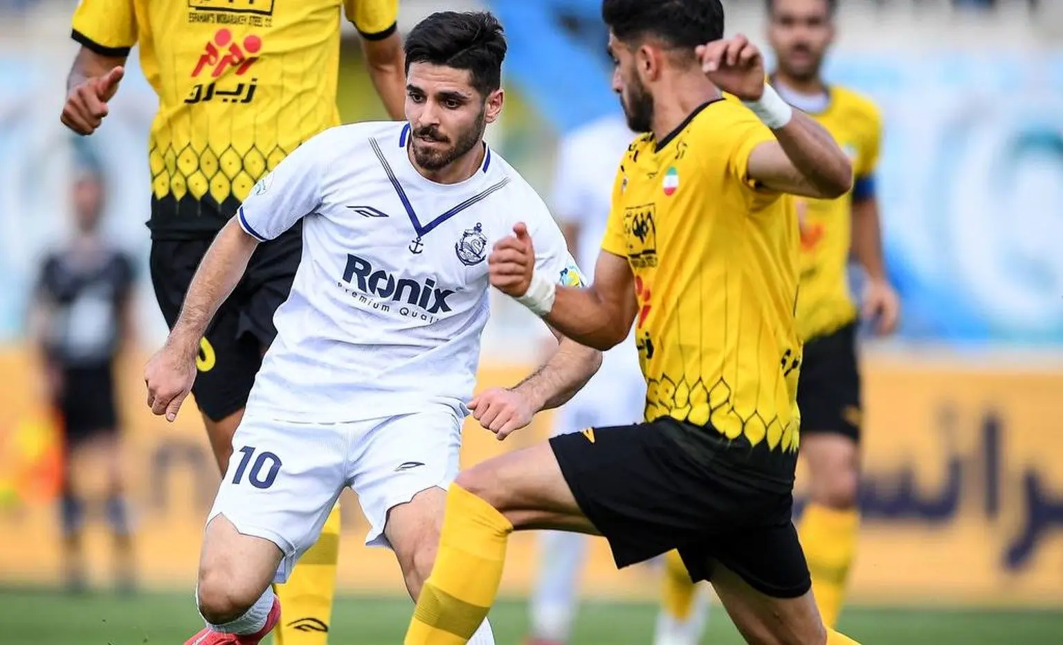 چشم سپاهان به ستاره جوان پرسپولیس؛ محرم بازیکن سرخ‌پوشان را می‌خواهد