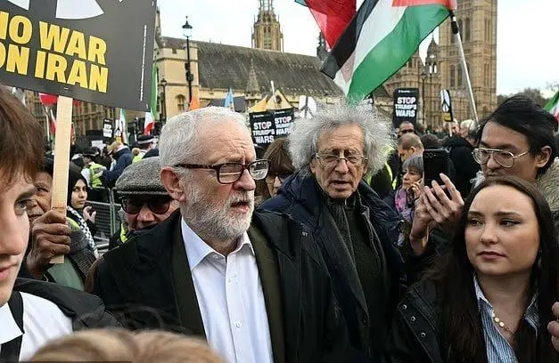 حضور جرمی کوربین در تجمع معترضان ضد جنگ در لندن