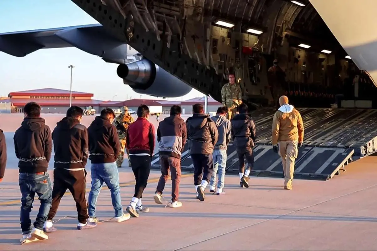 خبرهای تکان دهنده از شیوه اخراج ایرانی‌ها از خاک آمریکا/ ۲ هزار ایرانی در بازداشت هستند!