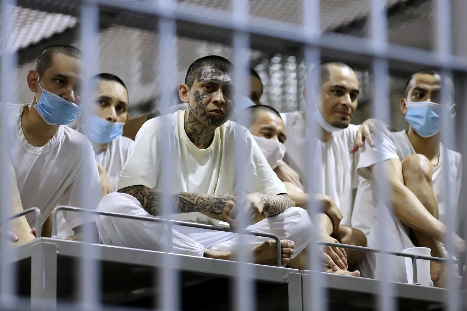 رئیس جمهور کاستاریکا از زندان مخوف السالوادور بازدید کرد
