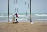 تصاویر؛ نگاه رسانه آمریکایی به زندگی روزمره در ساحل تنگه هرمز