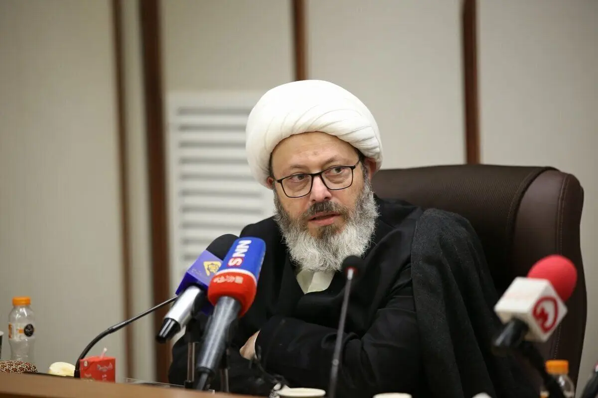 واکنش روزنامه جمهوری اسلامی به حرفهای قاسمیان: این توهین به حجاج نیست که بگویی بجای آنتالیا به مکه بیایید؟