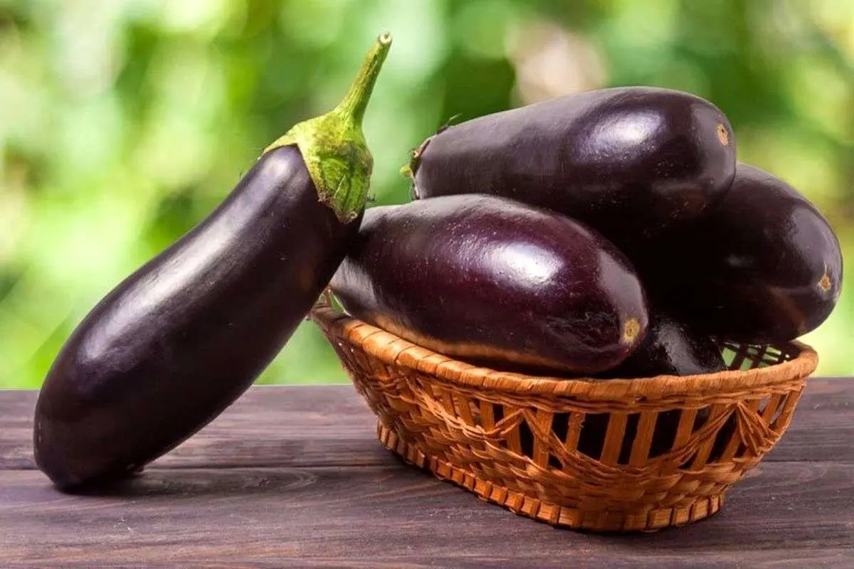 چرا بادمجان را نباید پوست بگیریم؟