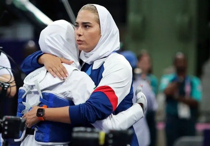 تصویر؛ عکس صابر کاظمی در دستان مهروز ساعی