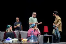 دورهمی بازیگران نمایش «باران اسیدی»؛ از محسن کیایی تا مونا کرمی