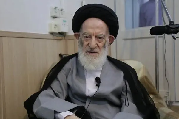 عکس؛ آیت‌الله شبیری‌ زنجانی روی تخت بیمارستان
