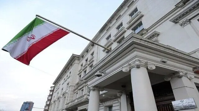 پرچم ایران در نمایندگی‌های اروپا به حالت نیمه‌برافراشته درآمد
