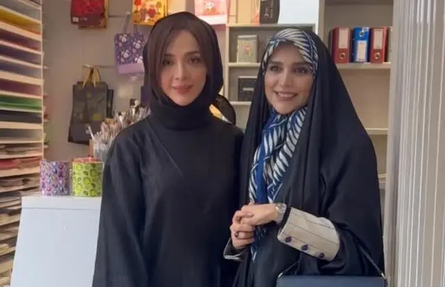 ژست‌های مژده لواسانی در جشن ‌امضای کتاب «ستاره‌ لیلا»