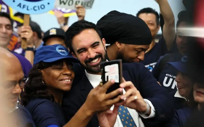 زهران ممدانی سحری را در کنار کارگران خدمات شهری صرف کرد