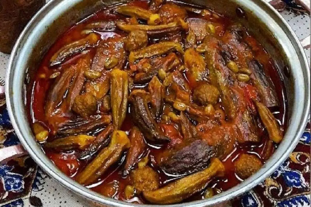 طرز تهیه خورش بامیه اهوازی/ راز خوشمزگی این غذای جنوبی چیست؟