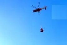 ببینید؛ نجات اسب گرفتار در گل و لای با هلیکوپتر