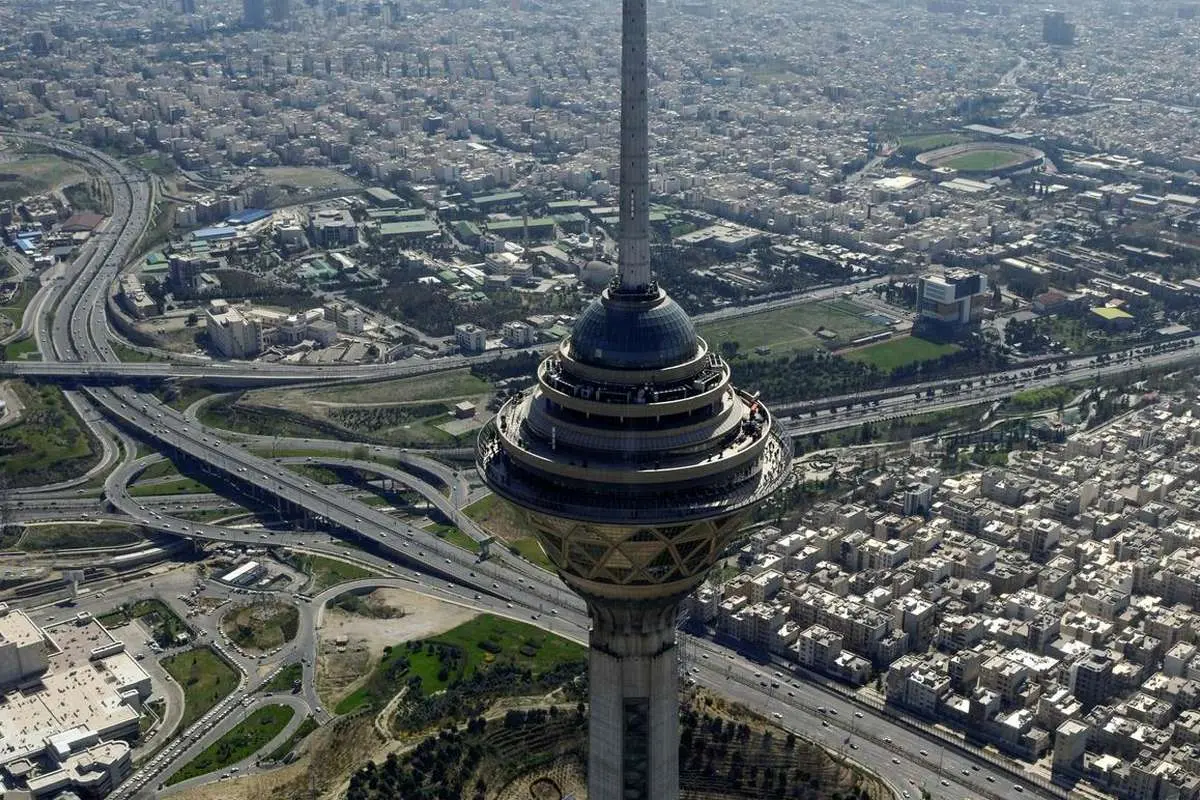 چه لزومی دارد خودروسازان بزرگ در حریم تهران به توسعه بپردازند؟