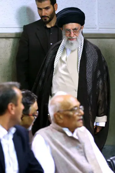 (تصاویر) محفل شعر خوانی در حضور رهبر انقلاب