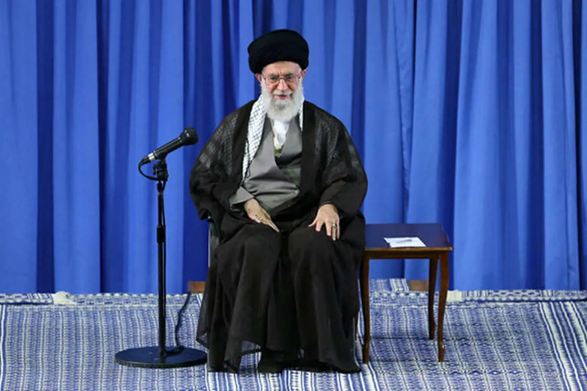 دیدار با مقام معظم رهبری، ضیافت افطار رئیسجمهور و هنرمندان، ماشینهای سوخته در پارکینگ، ادامه مذاکرات و ...