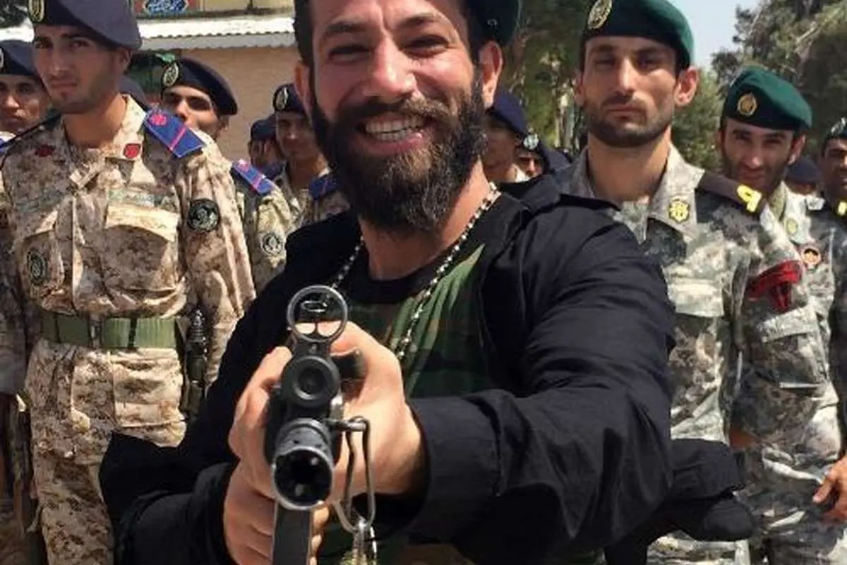 (تصویر) خواننده زیرزمینی در پادگان نظامی