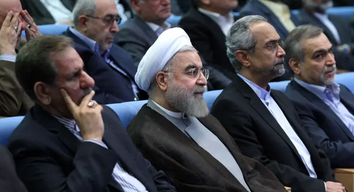 افطاری با هنرمندان، دیدار رئیس‌جمهور با کارآفرینان، تدارک افطار، سانحه شدید رانندگی،...