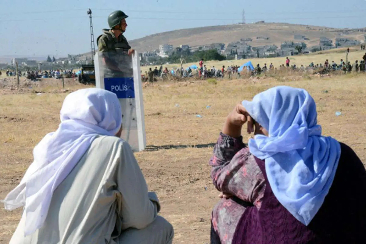(تصاویر) ممانعت ترکیه از ورود آوارگان کوبانی
