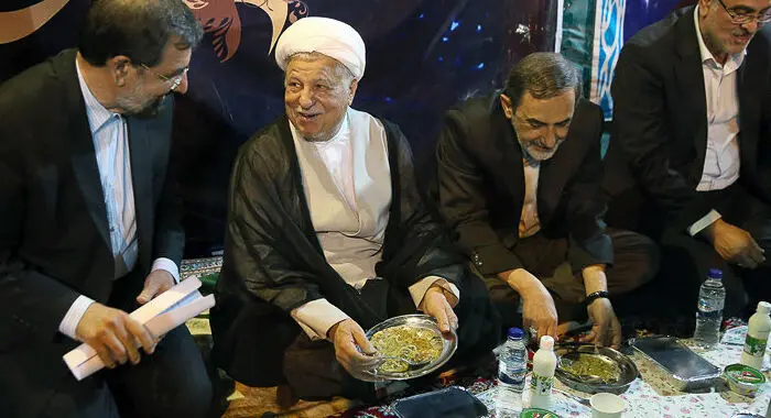 افطار در کنار هاشمی، جشن گلریزان، افطار در خیابان، اکران خصوصی فیلم، آتش‌سوزی، موزه...