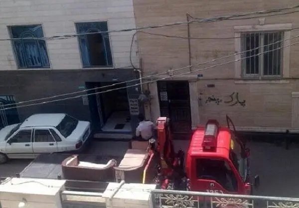 (تصویر) اثاث‌کشی با ماشین «آتش‌نشانی»!