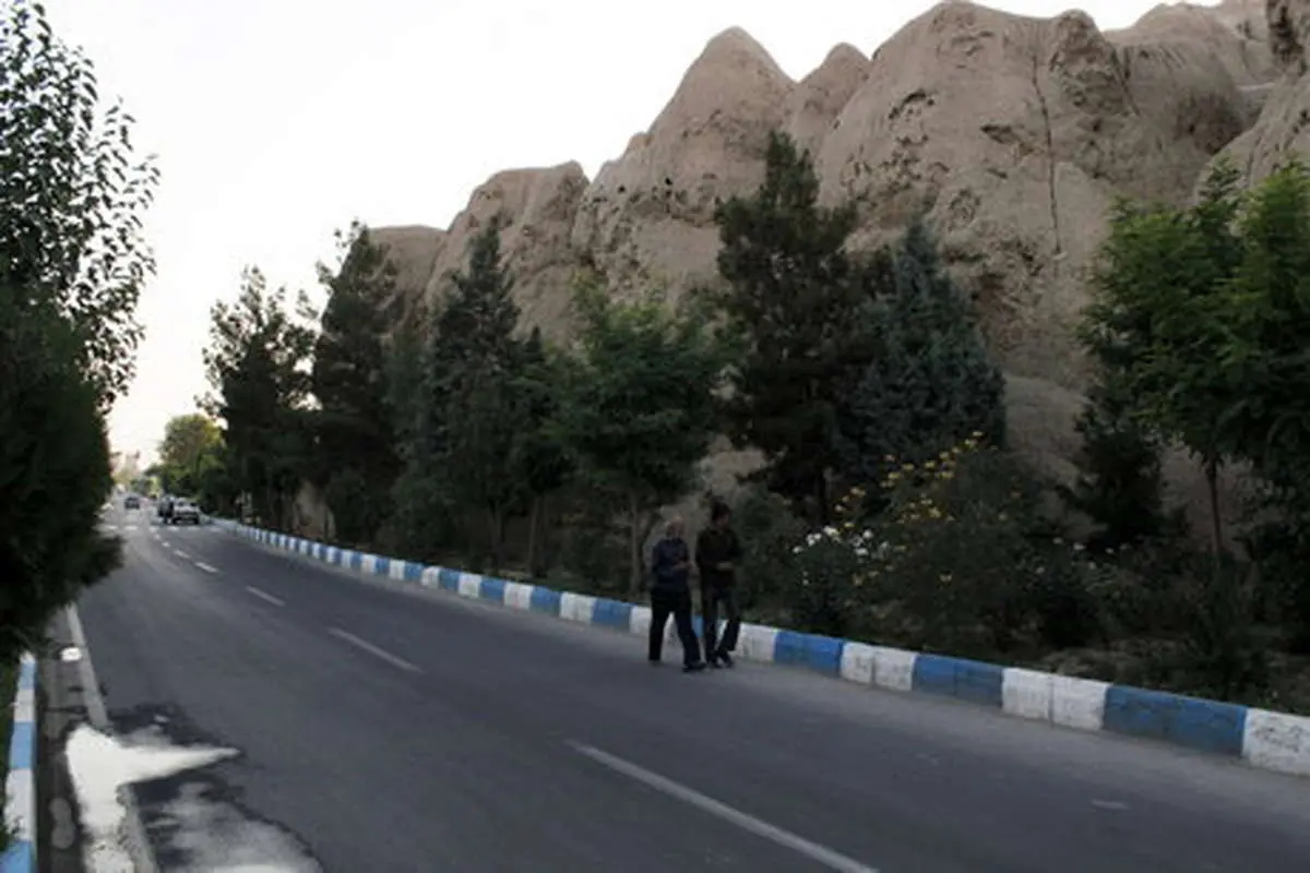 (تصاویر) بنای خشتی ناشناخته تهران زیر خروارها خاک
