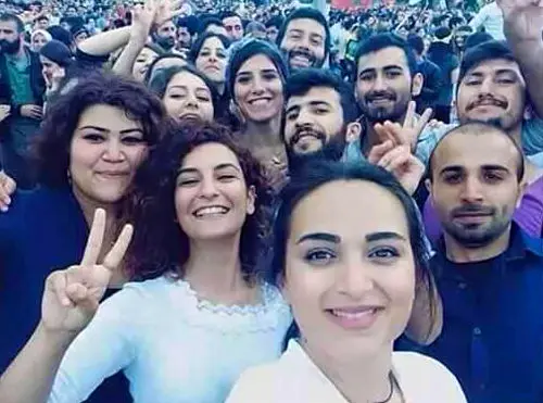 (تصویر) سلفی کردها لحظاتی پیش از انفجار