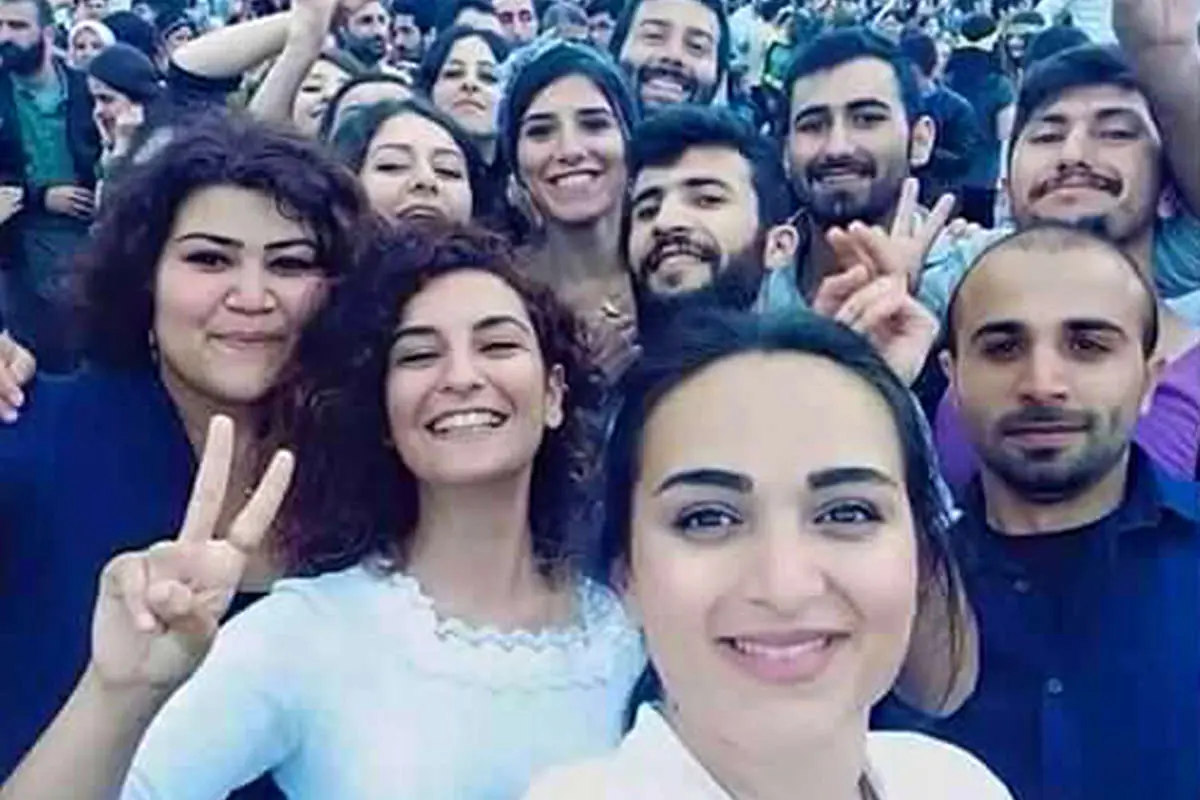 (تصویر) سلفی کردها لحظاتی پیش از انفجار