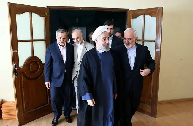 (تصاویر) تقدیر روحانی از تیم مذاکره کننده هسته‌ای