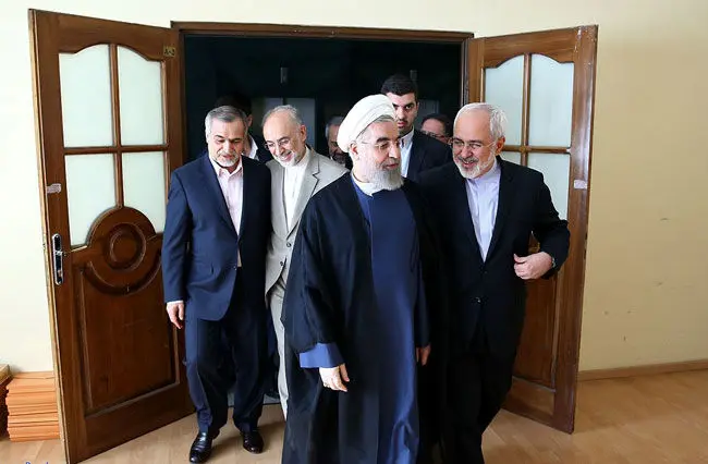 (تصاویر) تقدیر روحانی از تیم مذاکره کننده هسته‌ای