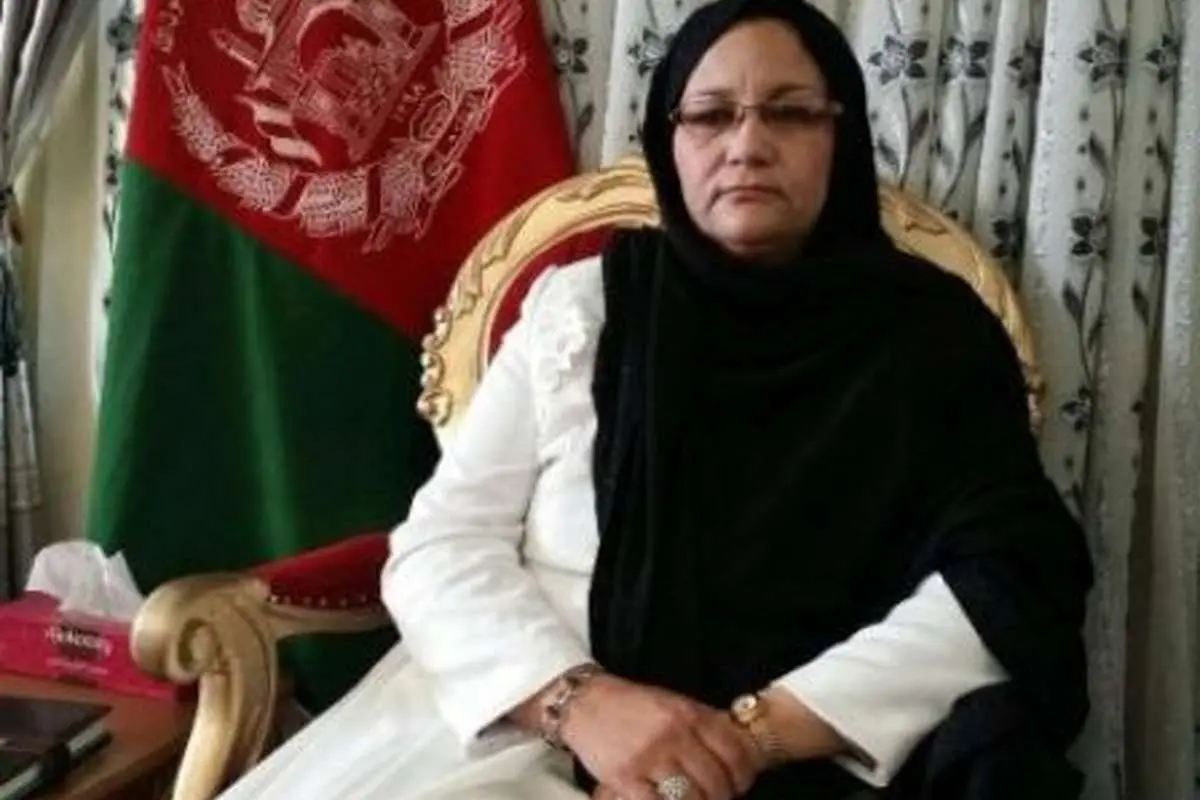 چون یک زن استاندار شده است نماز جماعت در مساجد جایز نیست!