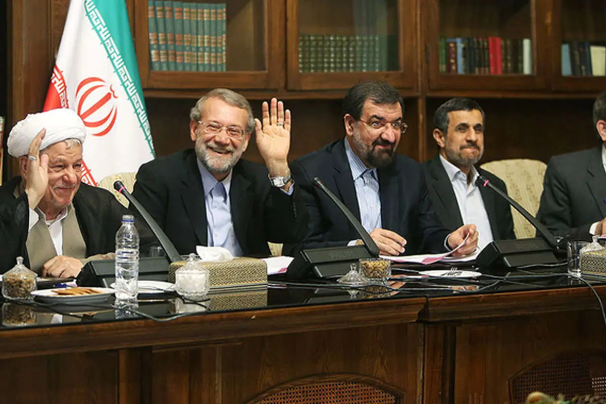 چهره‌های خندان در جلسه مجمع تشخیص، هنرمندان در مراسم اکران فیلم، برترین‌های فوتبال، آتش‌سوزی در انبار و ...