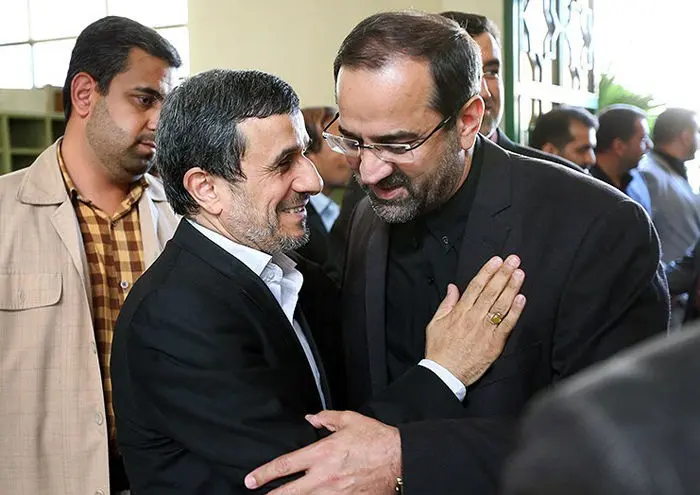 (تصاویر) تسلیت احمدی‌نژاد به محمد عباسی