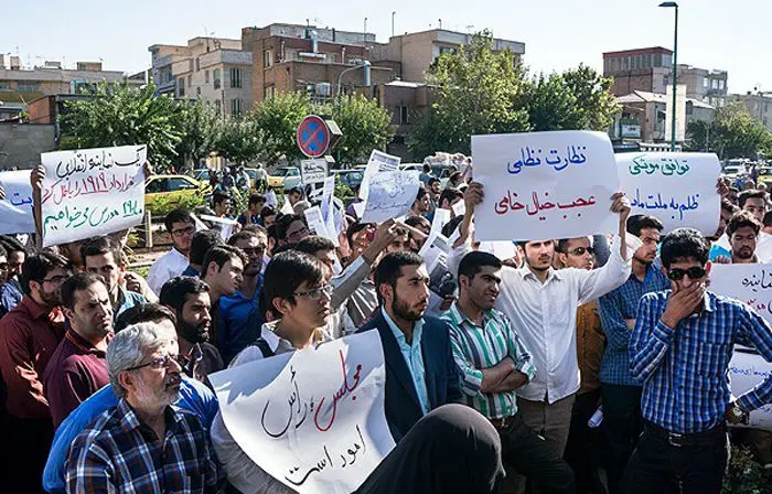 (تصاویر) تجمع دلواپسان مقابل مجلس