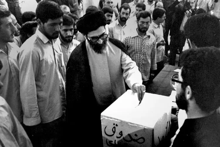 (تصاویر) دور دوم ریاست‌ جمهوری آیت‌الله‌خامنه‌ای