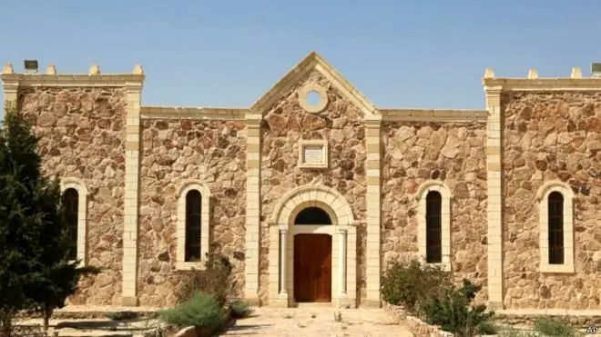 داعش صومعه را خراب و مسیحیان را گروگان گرفت