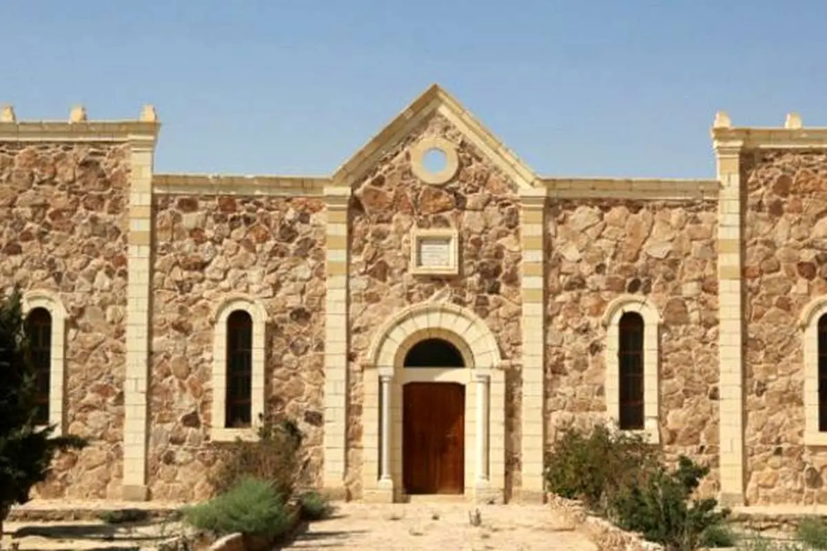 داعش صومعه را خراب و مسیحیان را گروگان گرفت