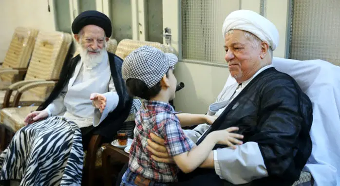 دیدار هاشمی با علمای مشهد، فوتبال ستاره‌ها، تقدیر از برنامه احسان علیخانی، آتش‌سوزی...