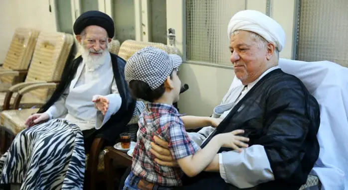 دیدار هاشمی با علمای مشهد، فوتبال ستاره‌ها، تقدیر از برنامه احسان علیخانی، آتش‌سوزی...