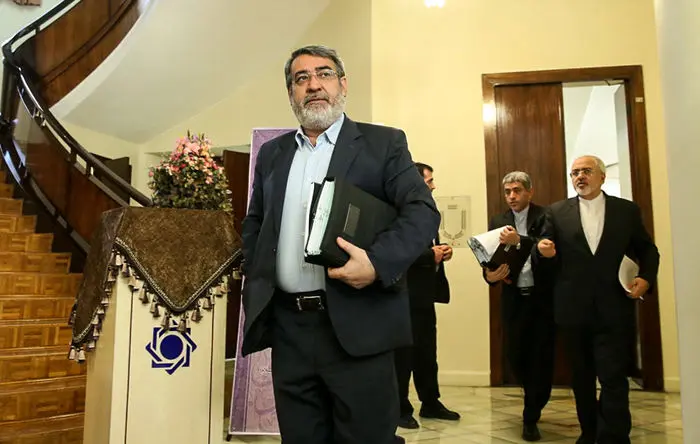 (تصاویر) رونمایی از سکه و ایران‌چک‌ جدید