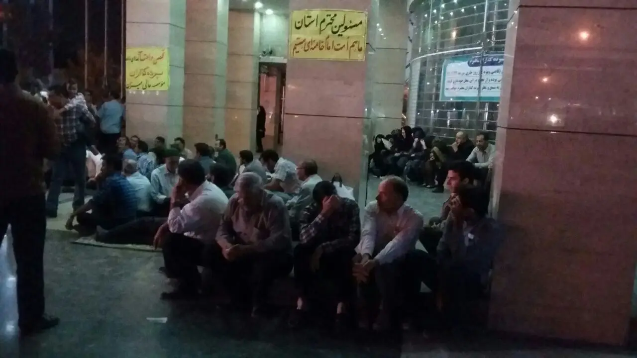تجمع گروهی از سپرده گذاران در برابر موسسه مالی میزان