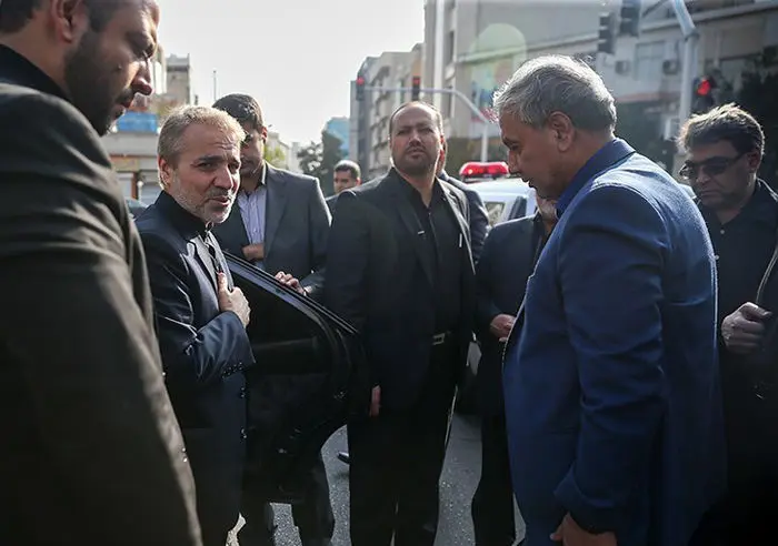 (تصاویر) اشک‌های نوبخت در تشییع برادر