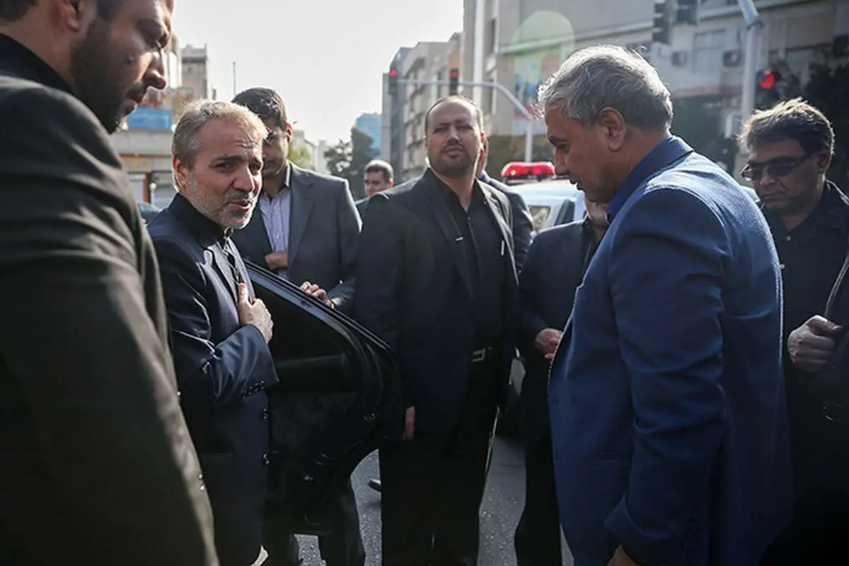 (تصاویر) اشکهای نوبخت در تشییع برادر