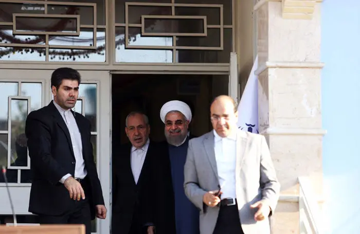 (تصاویر) روحانی زنگ مدرسه را به‌صدا درآورد